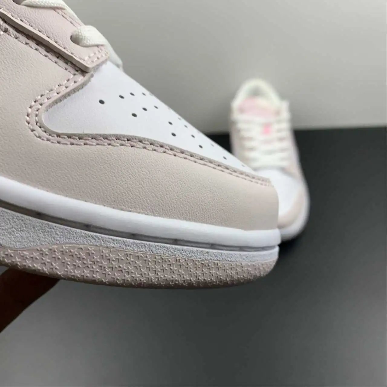Nike Dunk Low FD1449-100 7