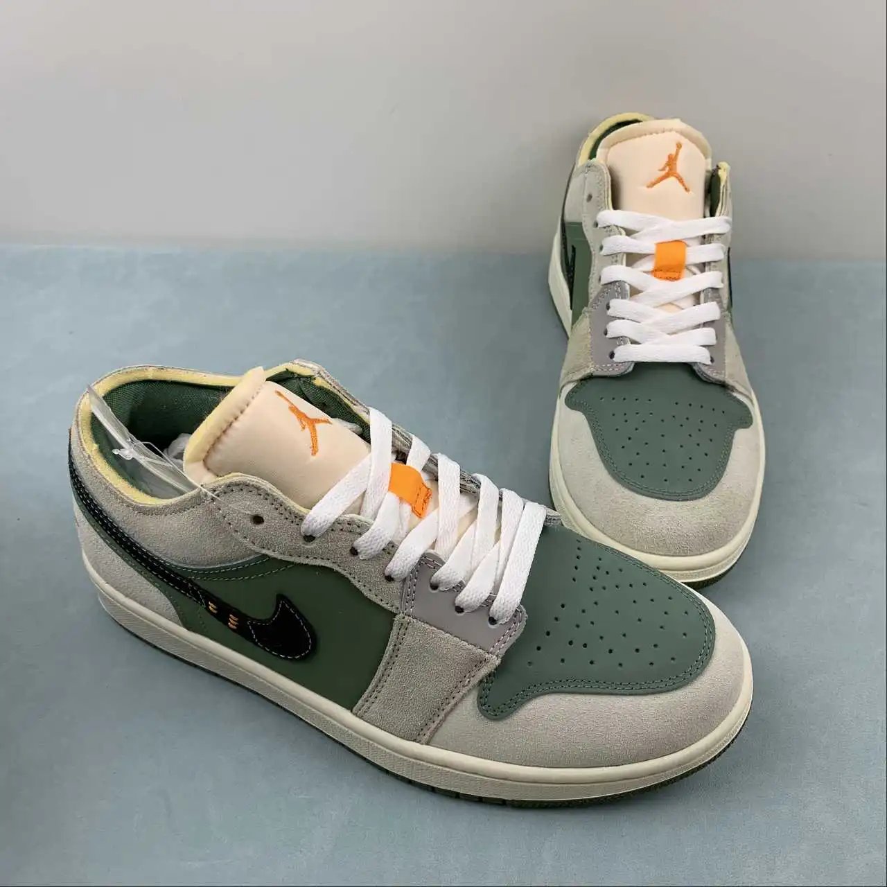 Air Jordan 1 Low FD6819-300 thumbnail 2