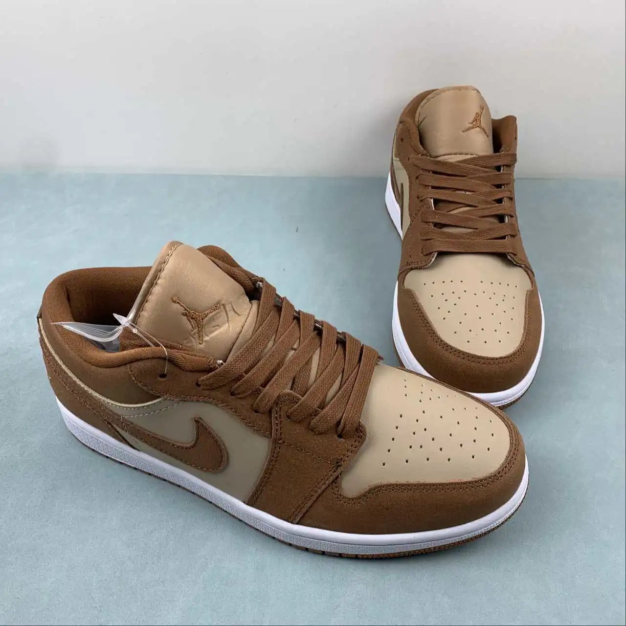 Air Jordan 1 Low FJ3453-200 thumbnail 2
