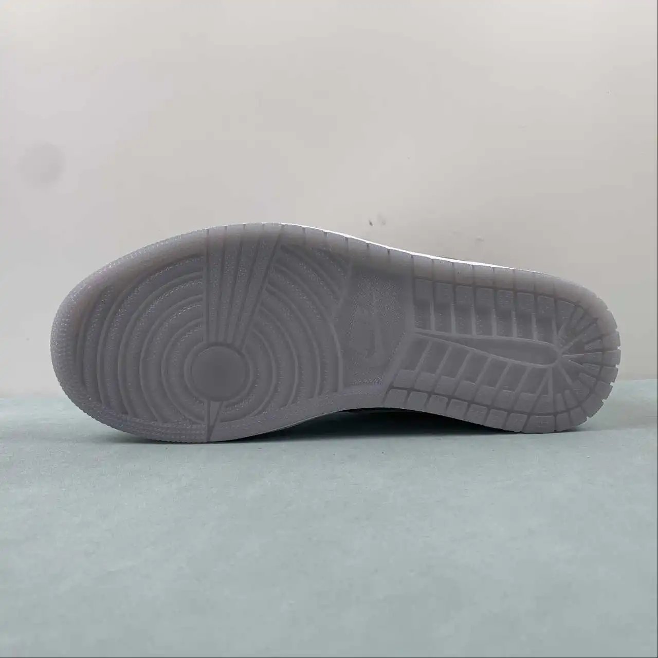 Air Jordan 1 Low FN5030-001 11