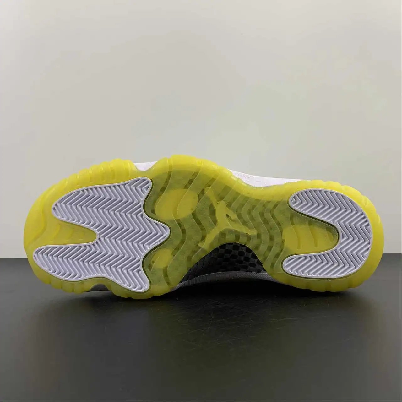 Air Jordan 11 AH7860-107 12