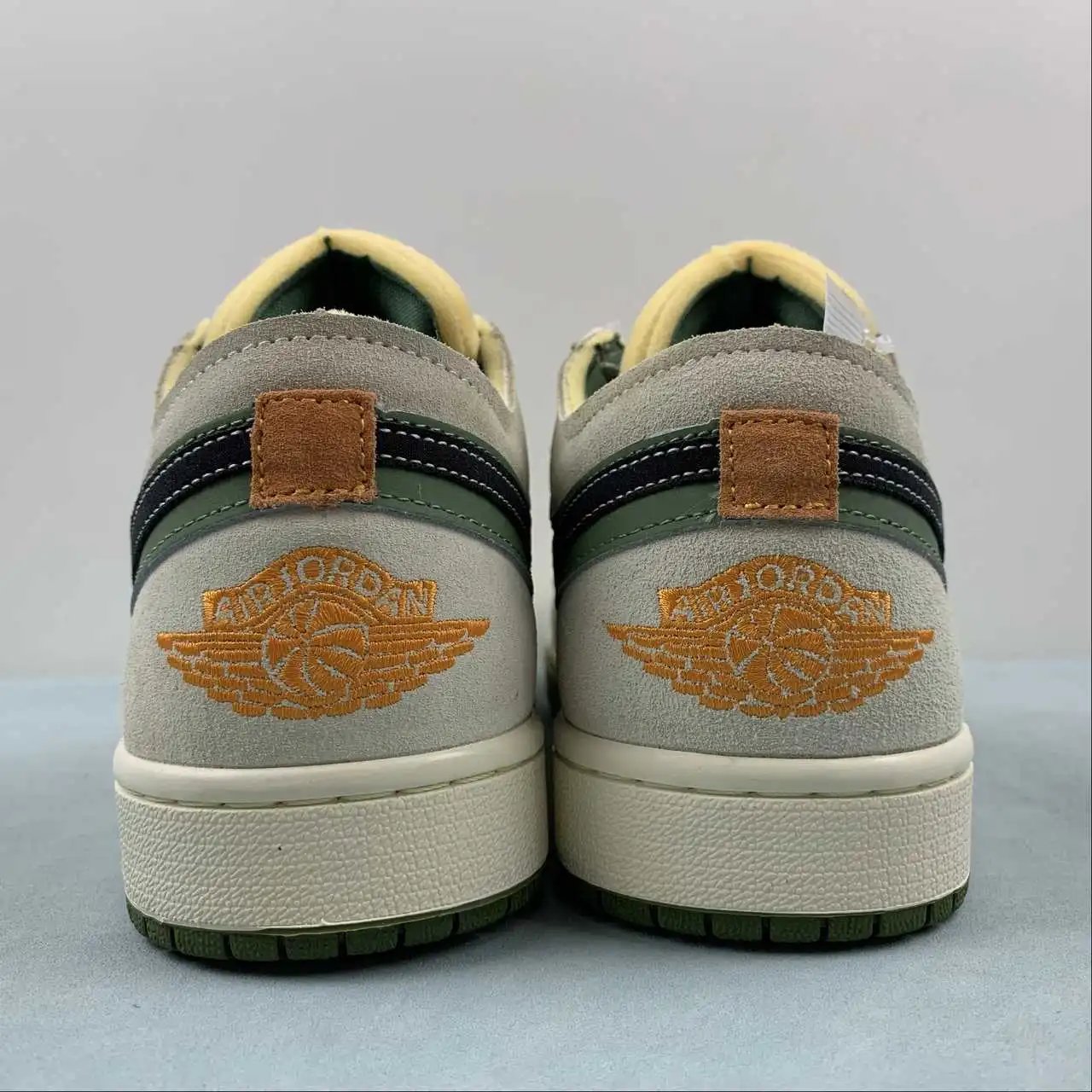 Air Jordan 1 Low FD6819-300 thumbnail 4