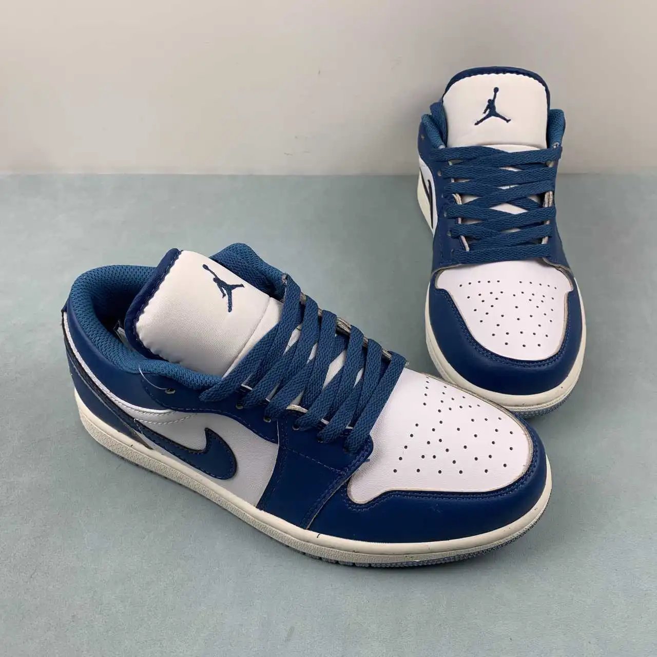 Air Jordan 1 Low FN5214-141 thumbnail 2