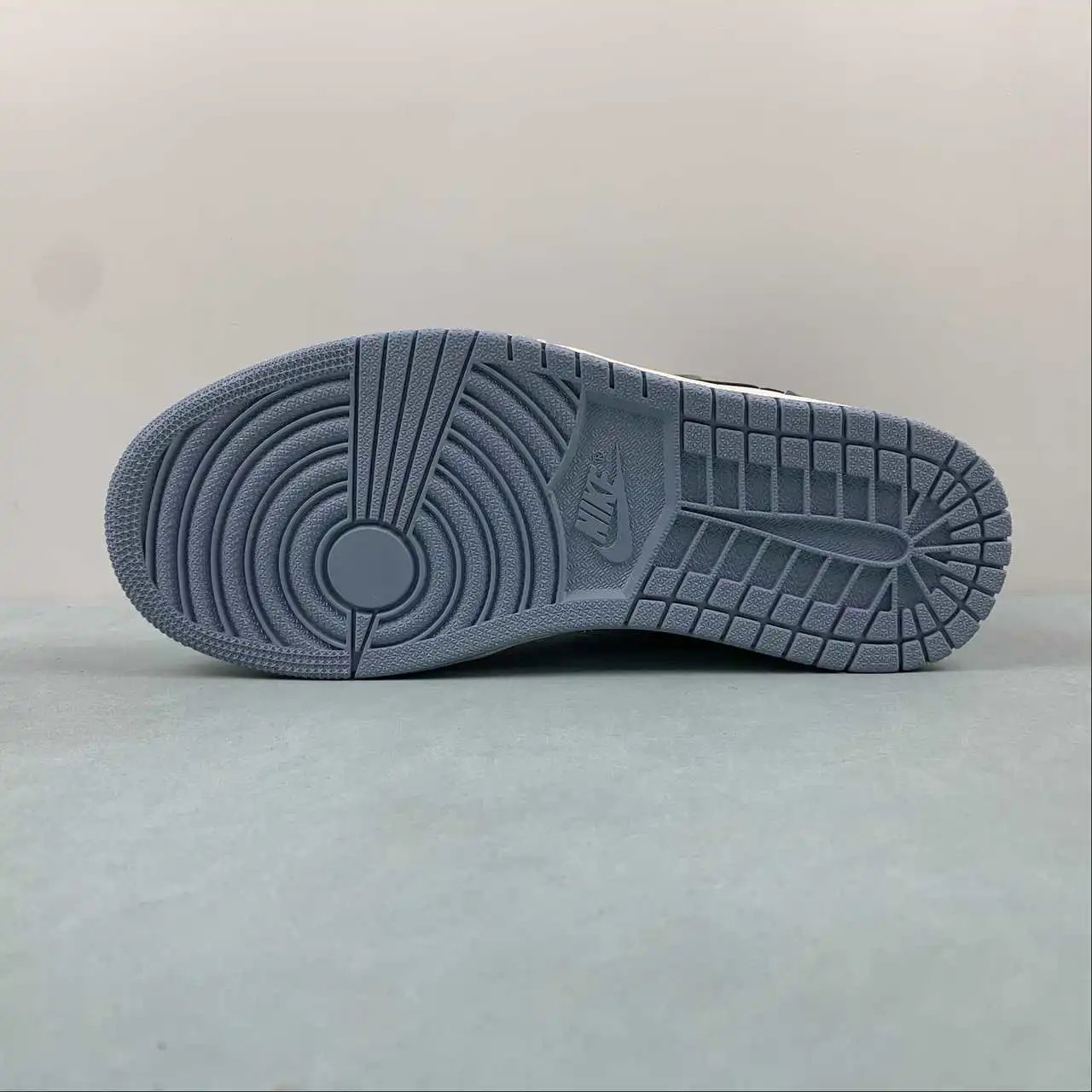 Air Jordan 1 Low FN5214-141 11