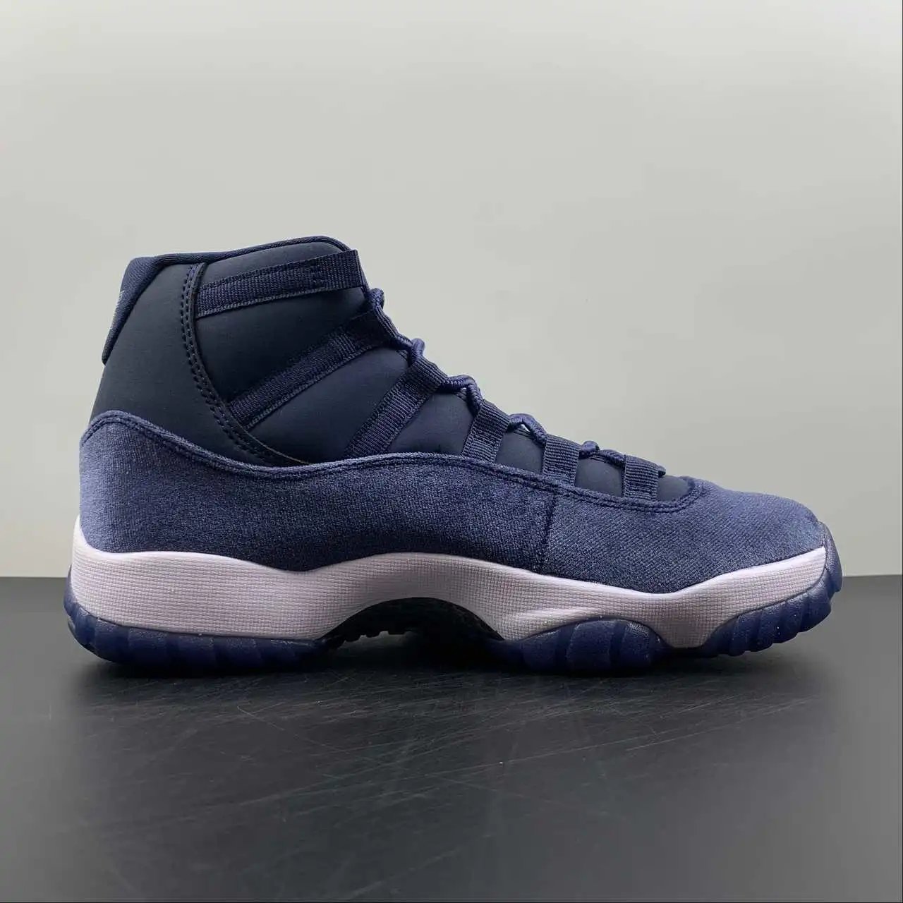 Air Jordan 11 AR0715-441 5