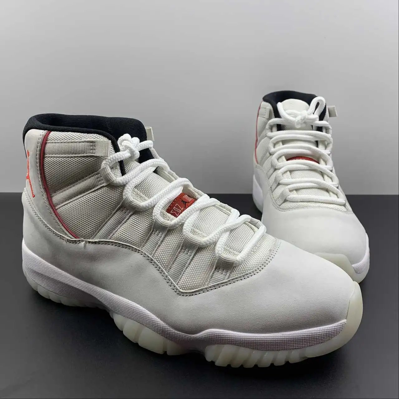 Air Jordan 11 378037-016 thumbnail 2
