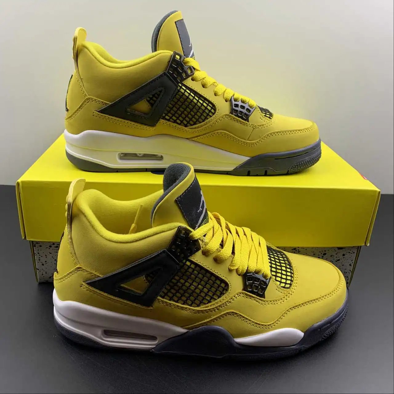Air Jordan 4 CT8527-700