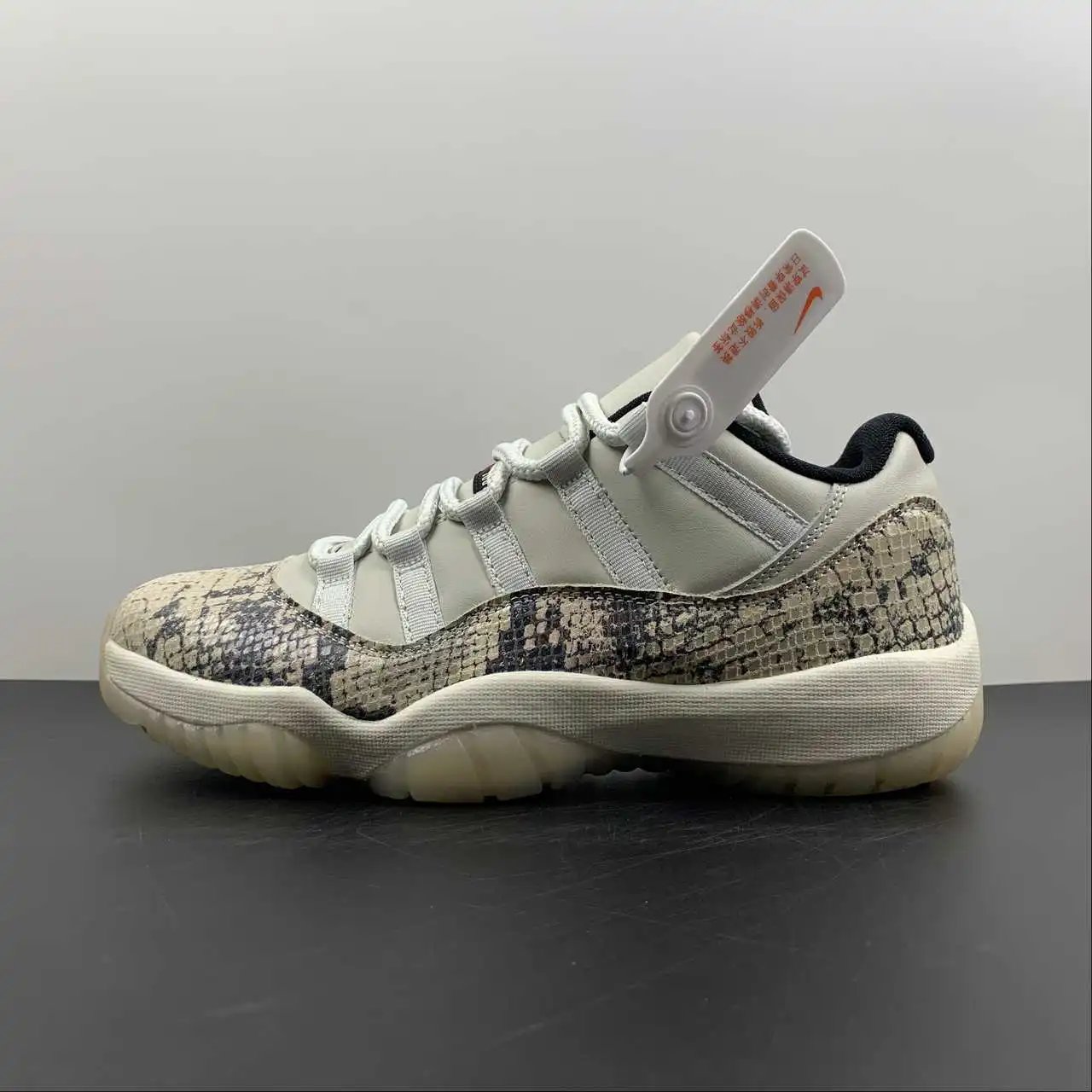 Air Jordan 11 CD6846-002 6