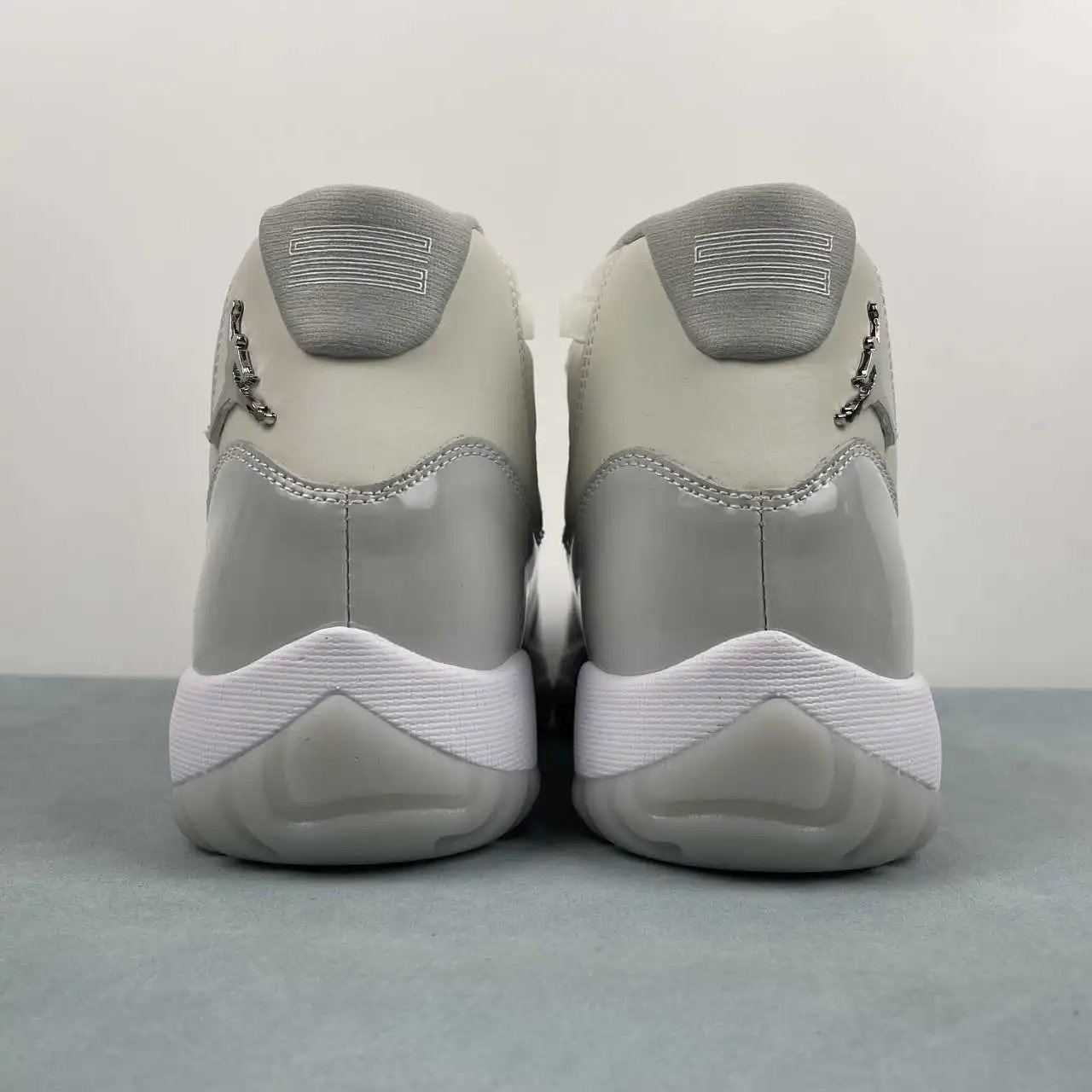 Air Jordan 11 AR0715-110 thumbnail 3