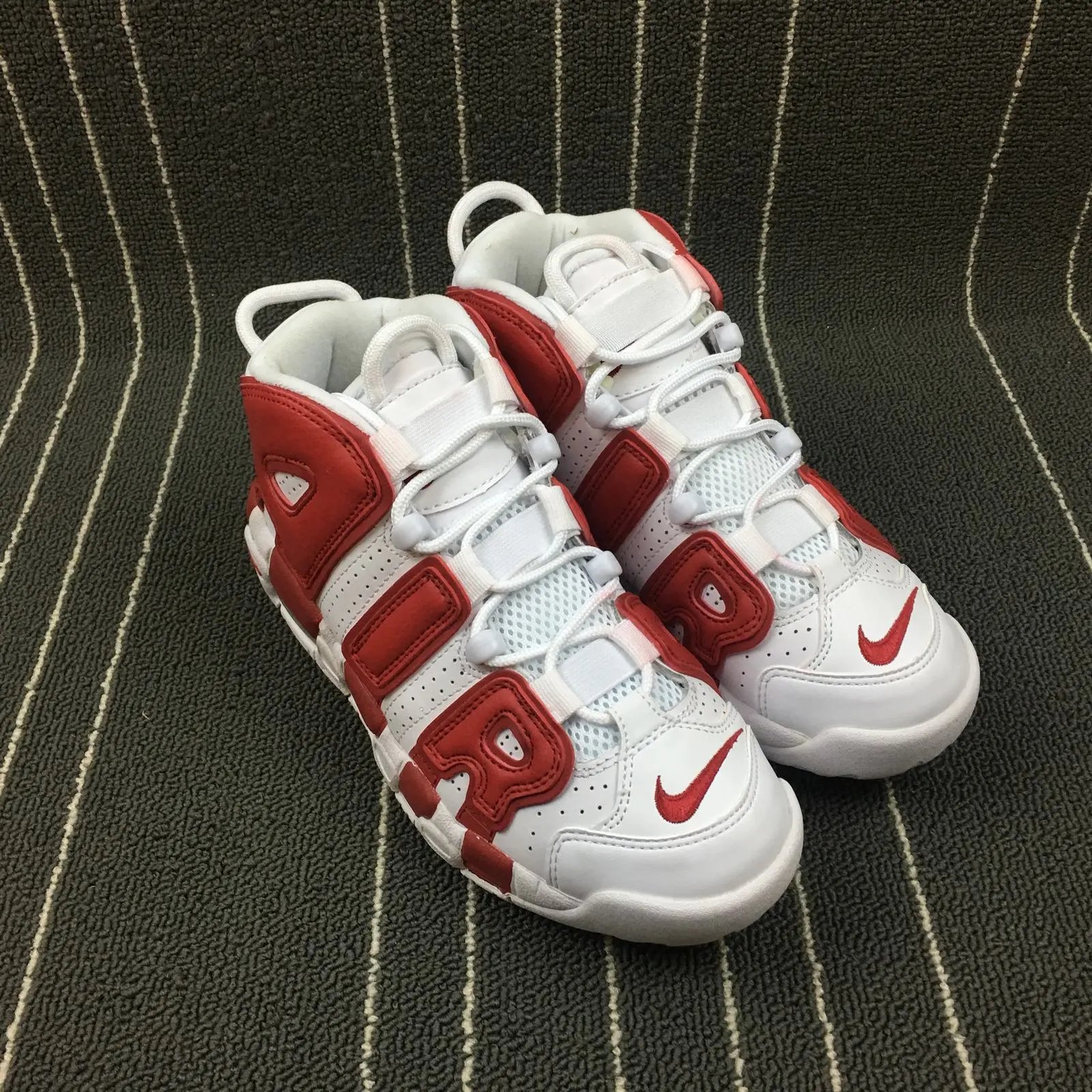 Nike Air More Uptempo Red White thumbnail 3