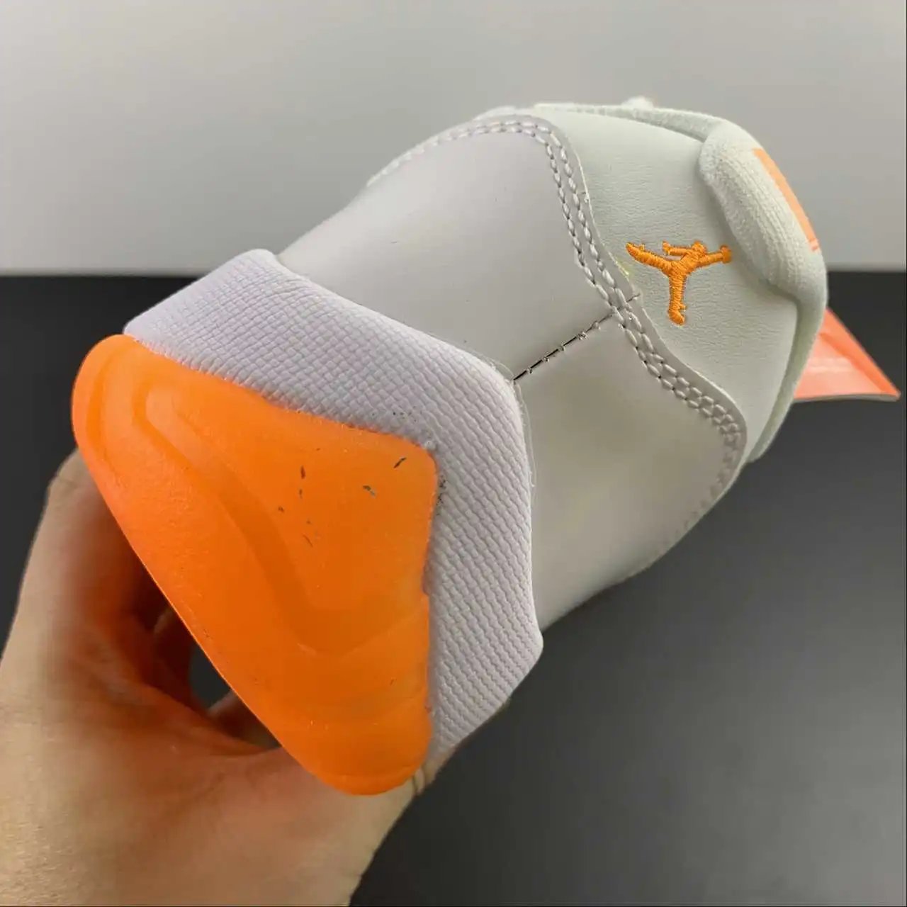 Air Jordan 11 AH7860-139 9
