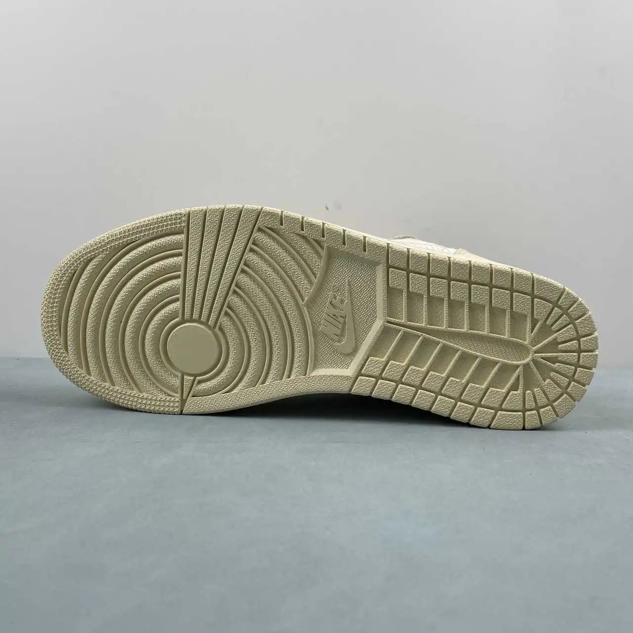 Air Jordan 1 Low FQ1925-100 11