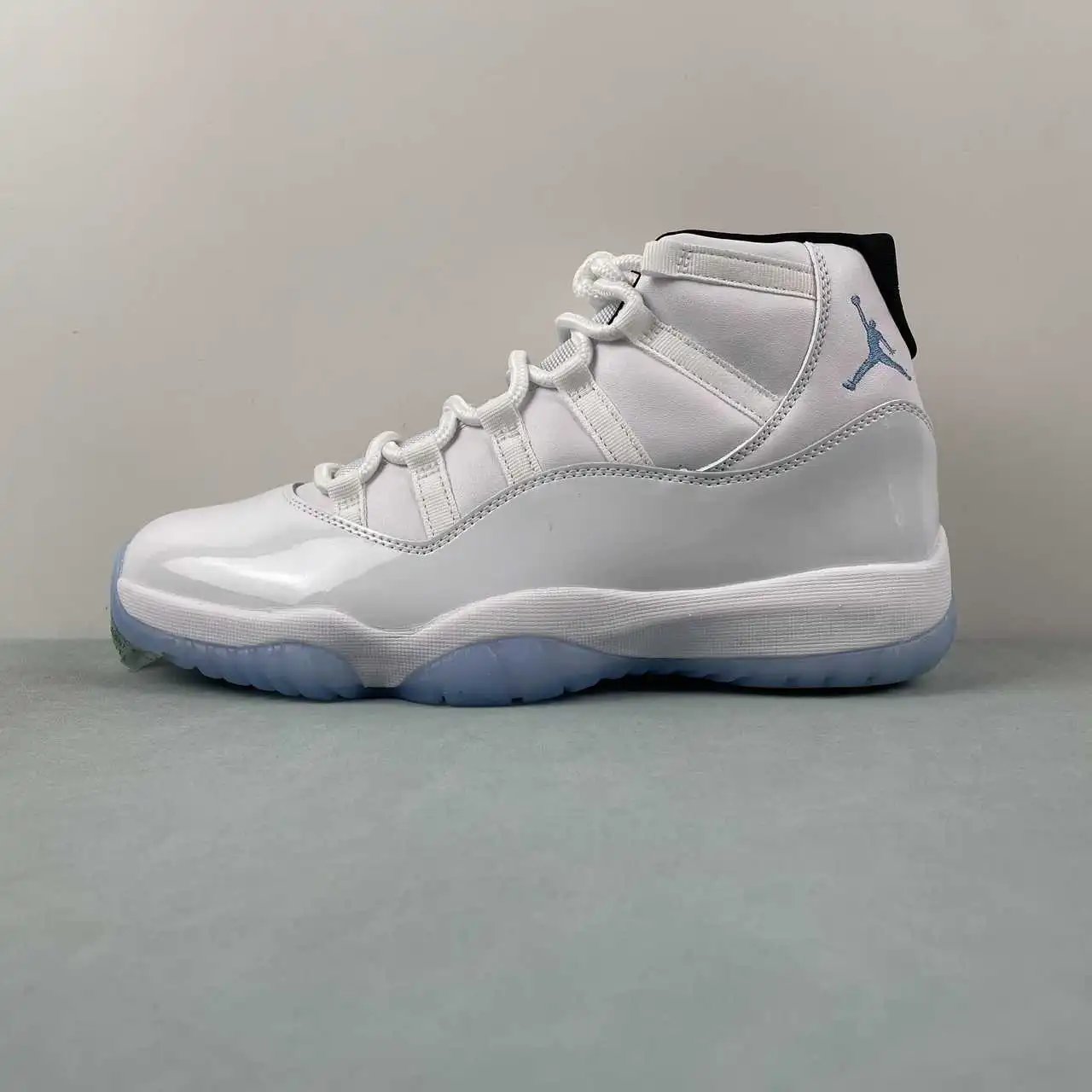 Air Jordan 11 CT8012-104 6