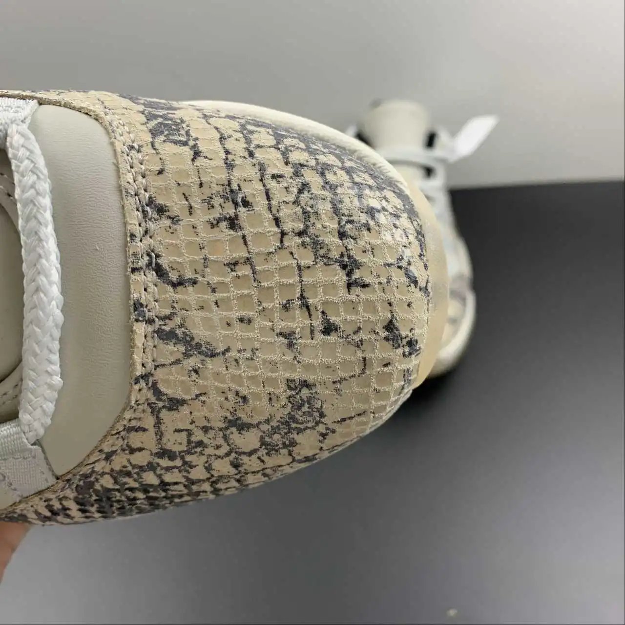 Air Jordan 11 CD6846-002 8