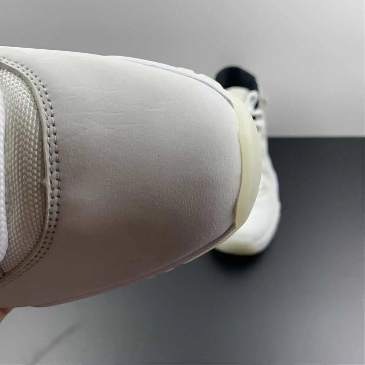 Air Jordan 11 378037-016 8