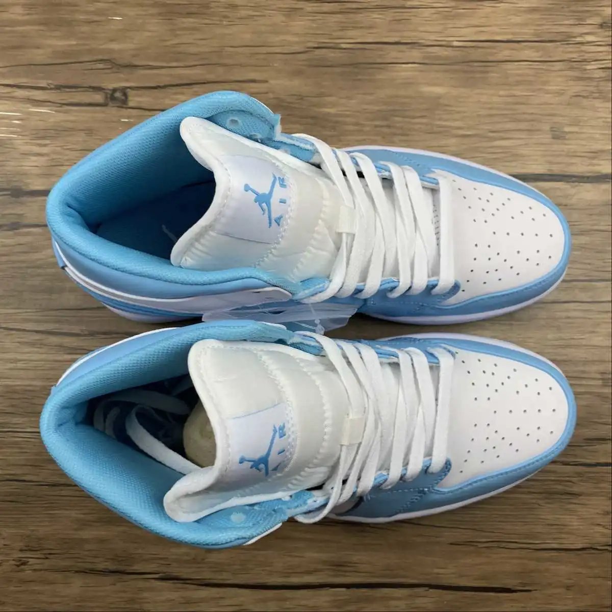 Air Jordan 1 Mid University Blue – BQ6472-141 thumbnail 4