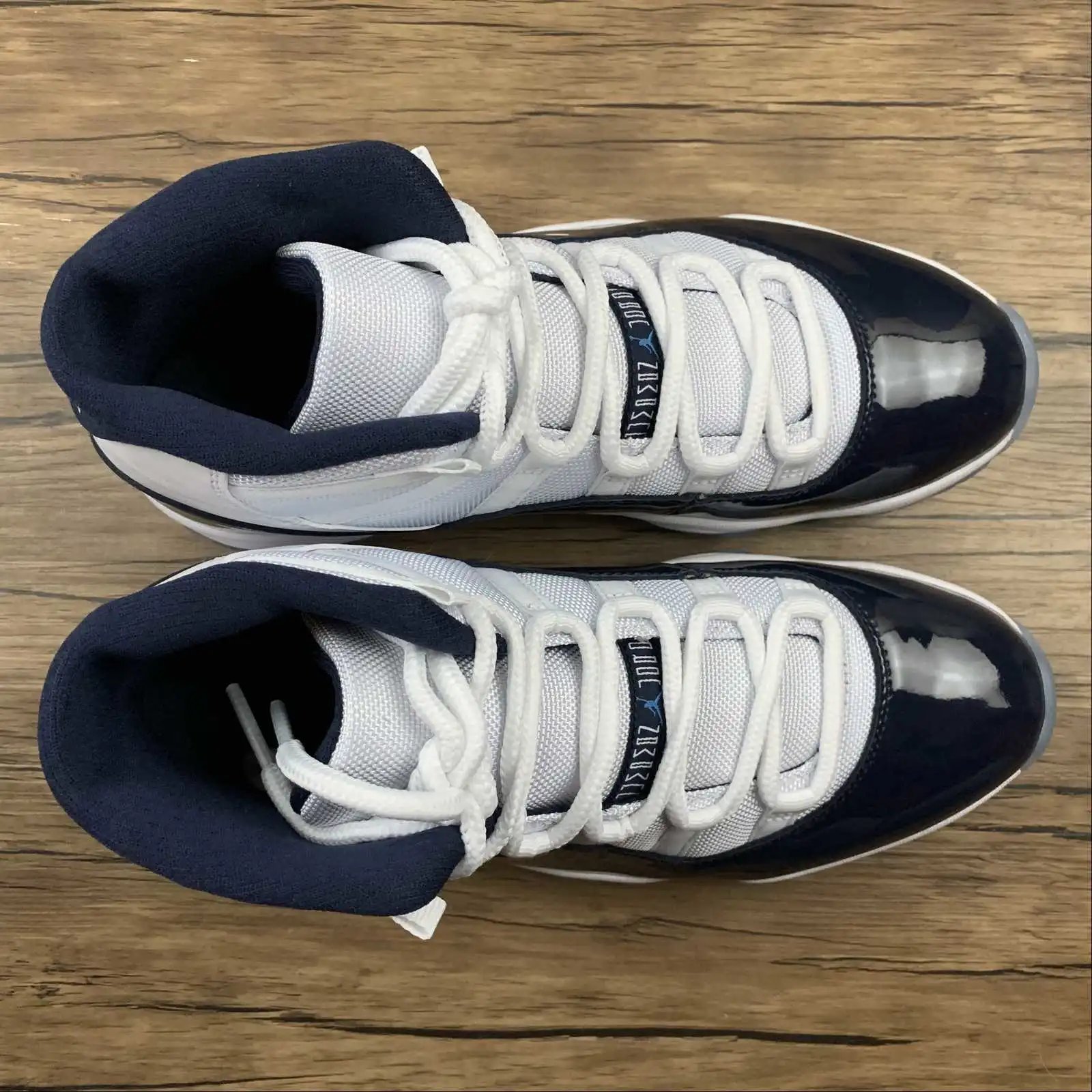 Air Jordan 11 378037-123 thumbnail 4