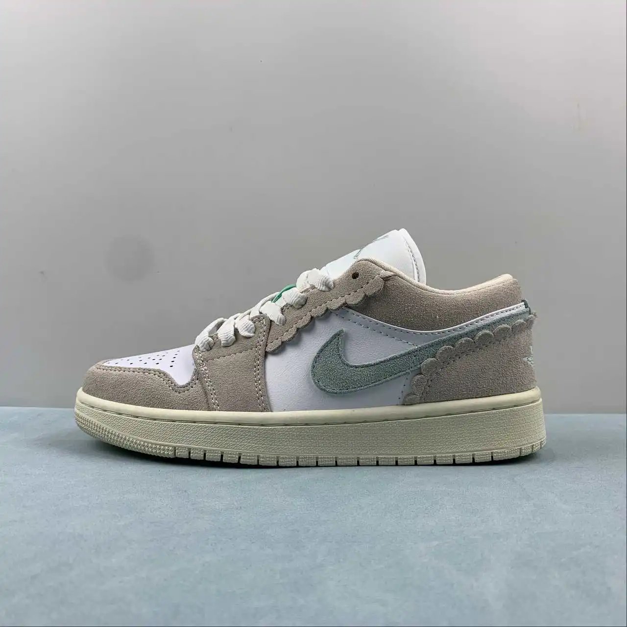 Air Jordan 1 Low DZ5356-800 5