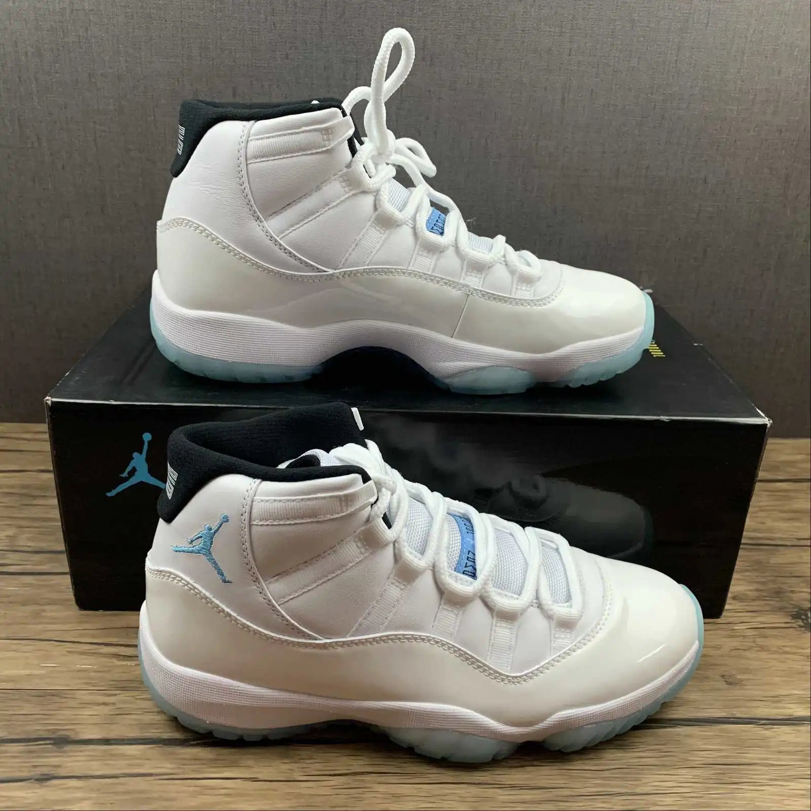 Air Jordan 11 378037-117
