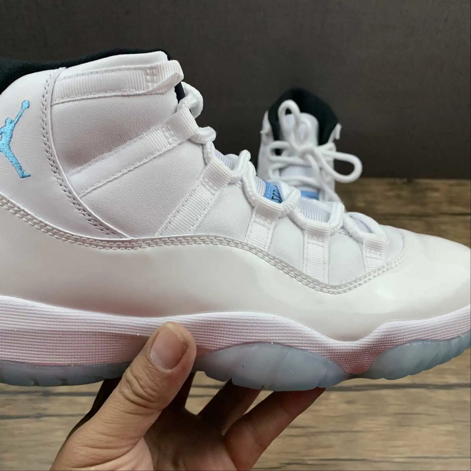 Air Jordan 11 378037-117 9
