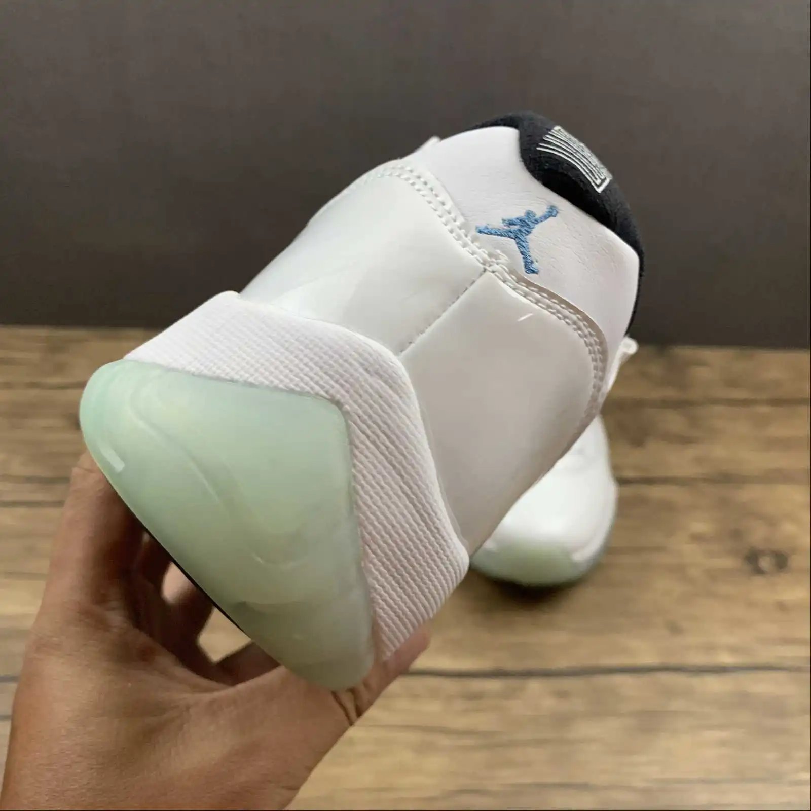 Air Jordan 11 528896-117 10