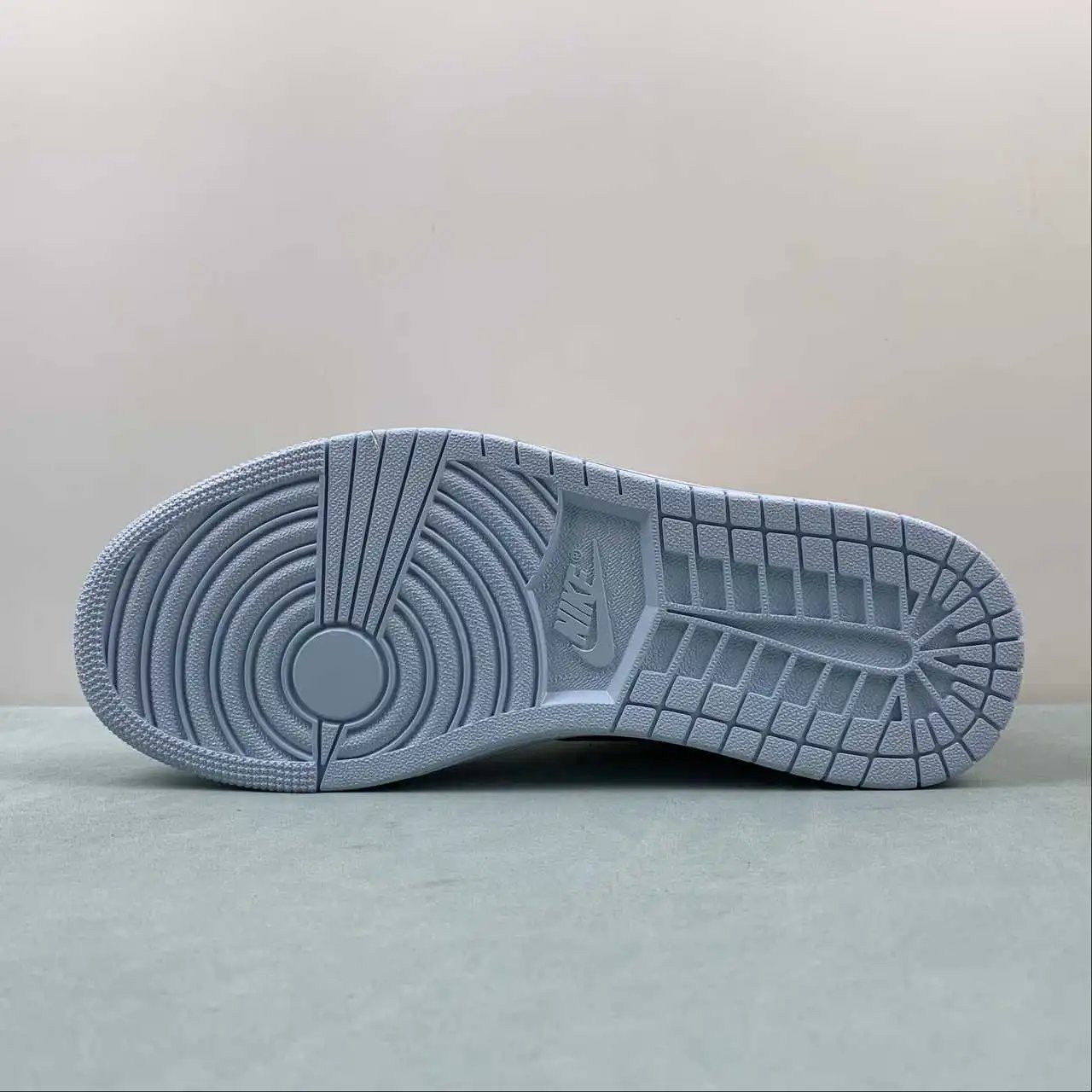 Air Jordan 1 Low FV3623-151 11