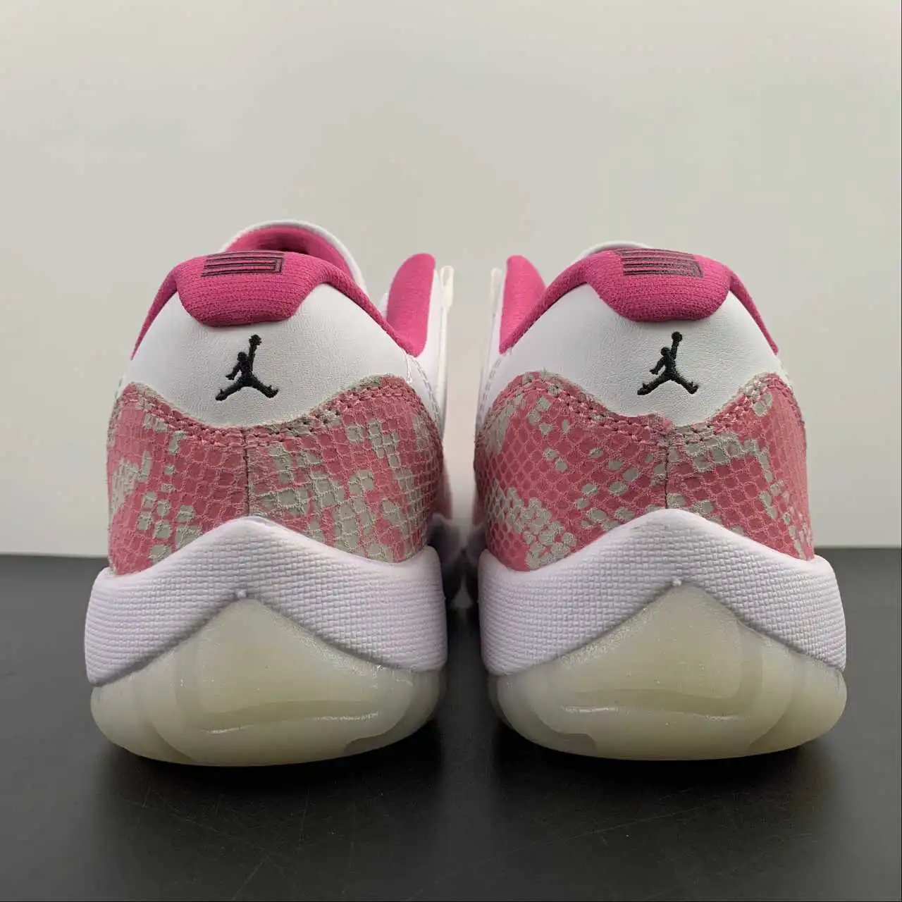 Air Jordan 11 AH7860-106 thumbnail 3