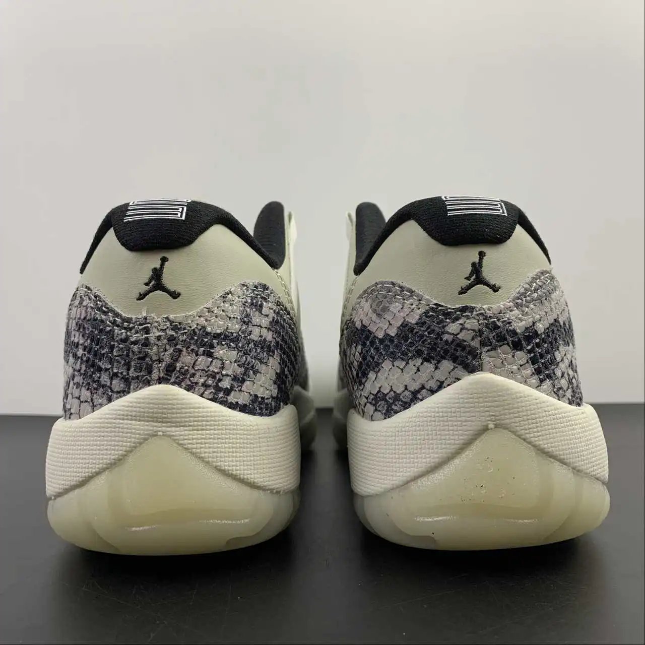 Air Jordan 11 CD6846-002 thumbnail 3
