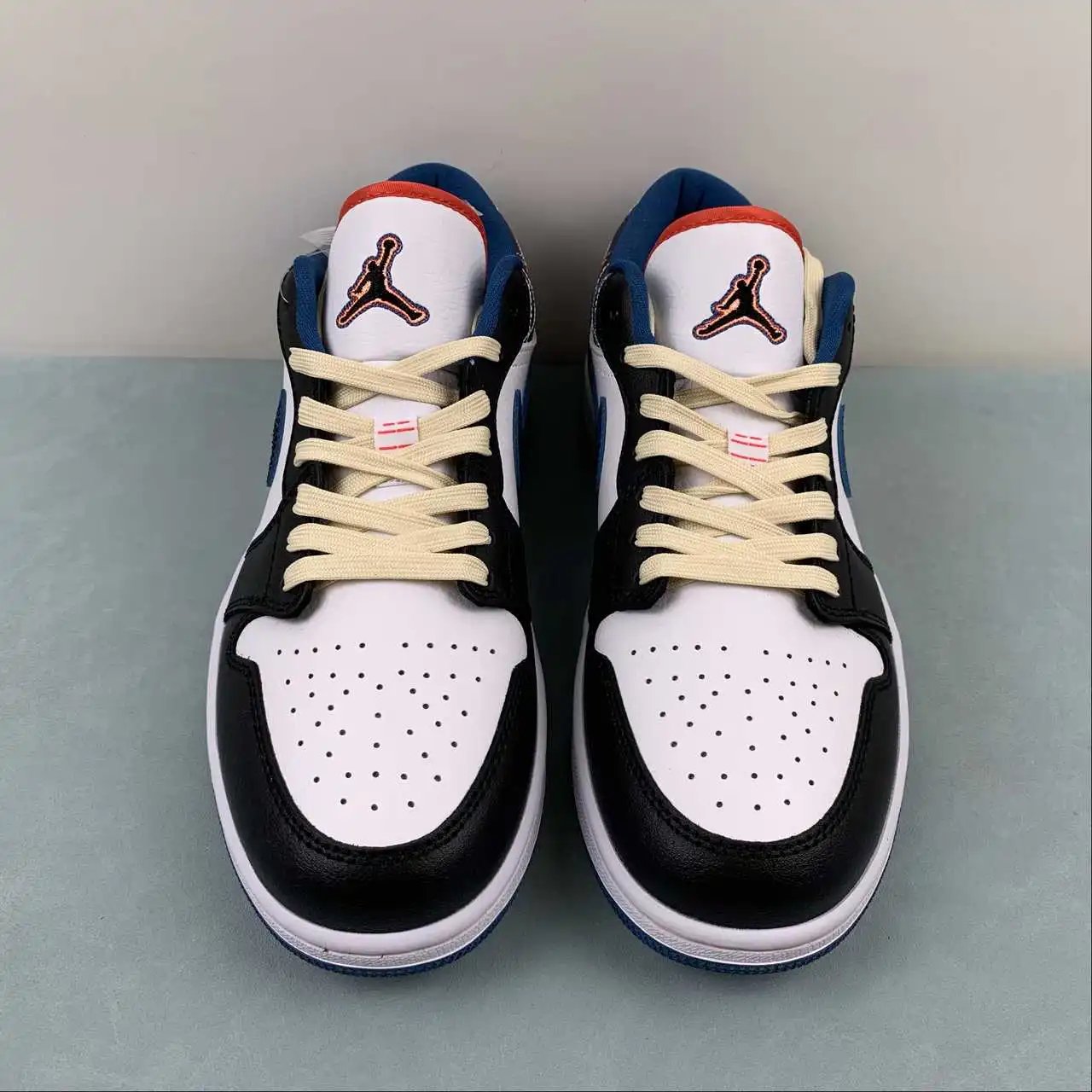 Air Jordan 1 Low FV3622-141 thumbnail 3
