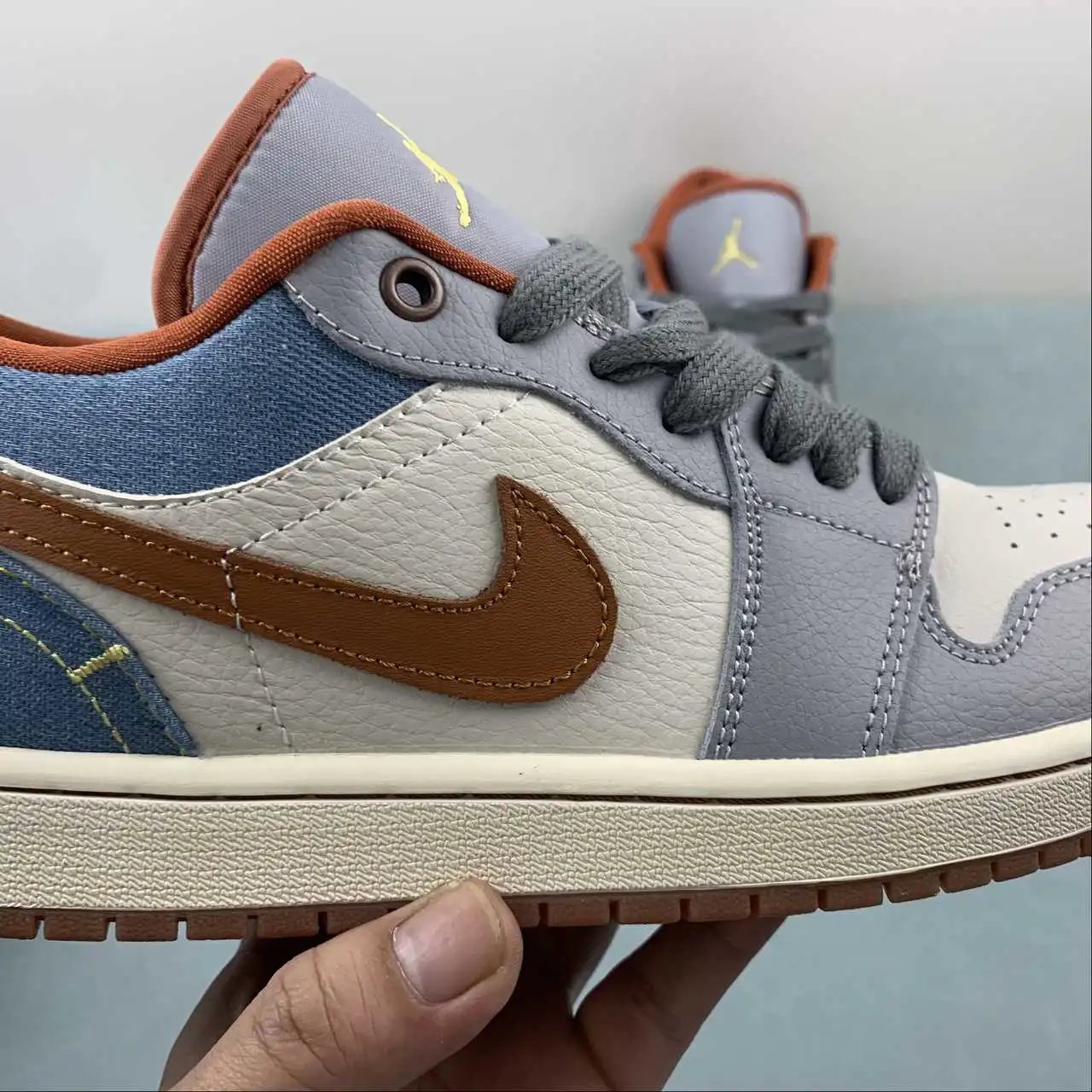 Air Jordan 1 Low FZ5045-091 9