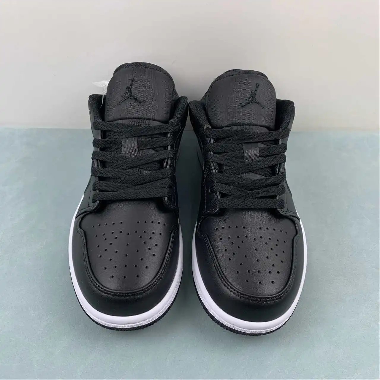 Air Jordan 1 Low FB9907-001 thumbnail 3