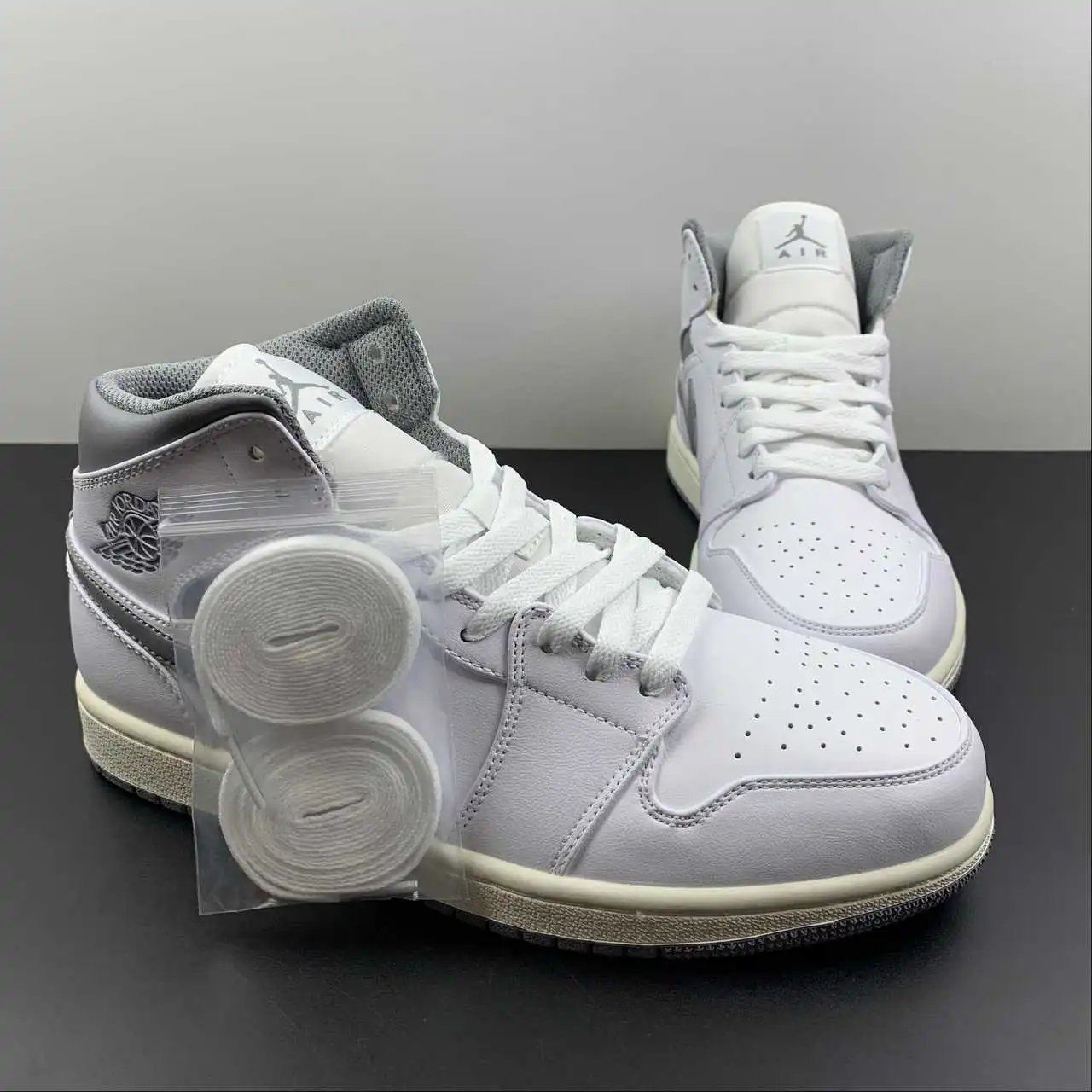 AJ1 Retro Grey thumbnail 2