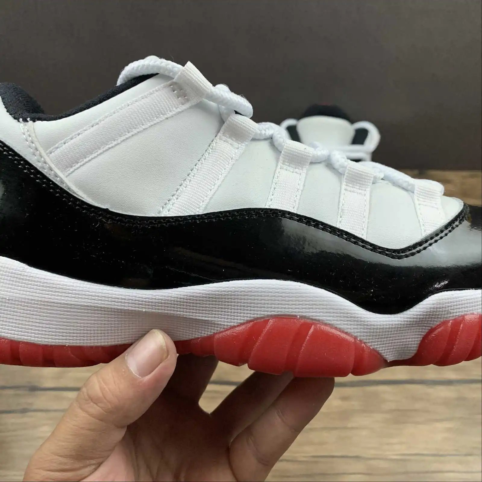 Air Jordan 11 AV2187-160 9