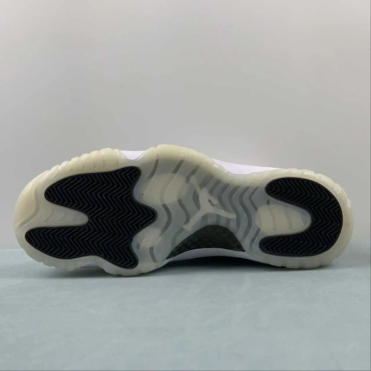 Air Jordan 11 CT8012-170 12