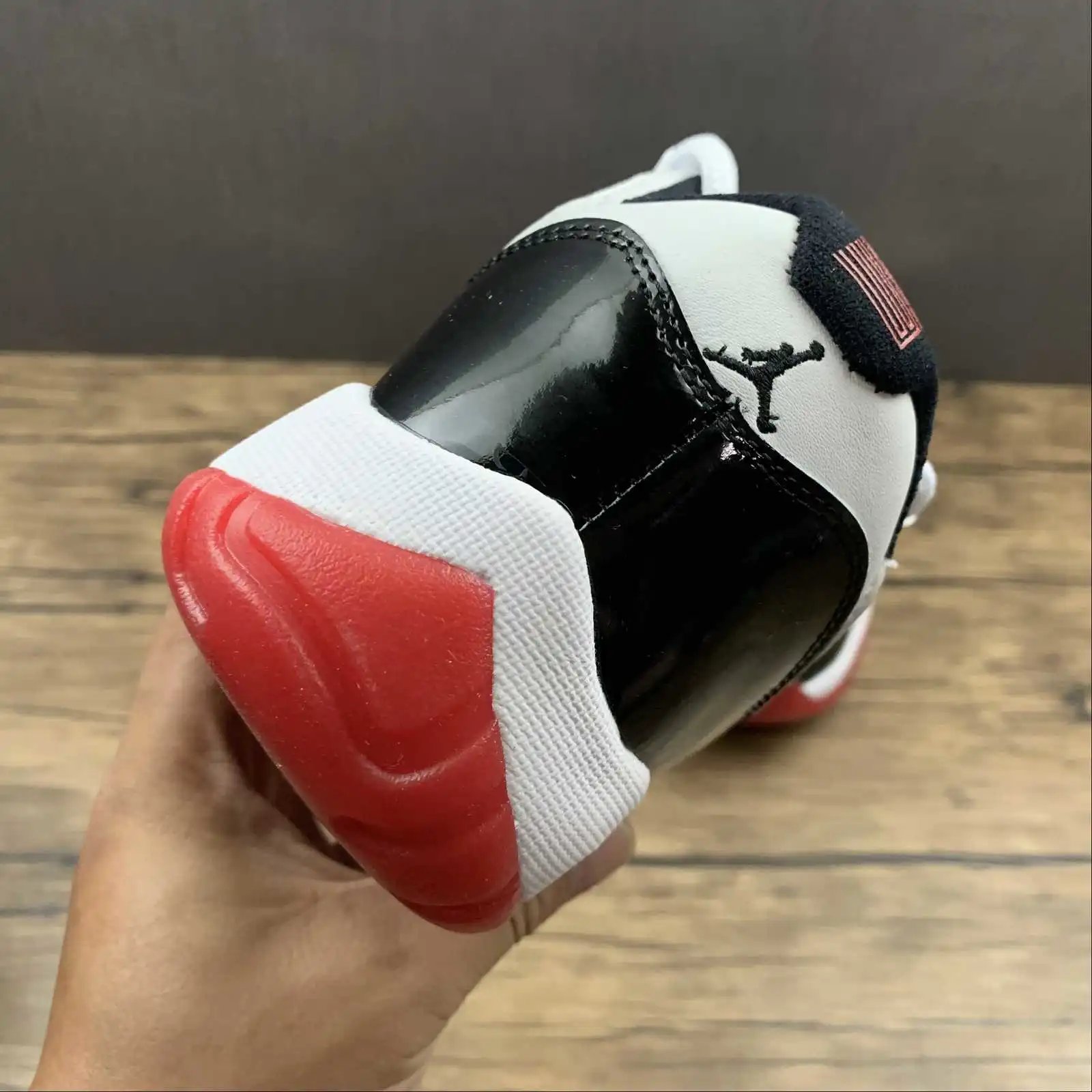 Air Jordan 11 AV2187-160 10