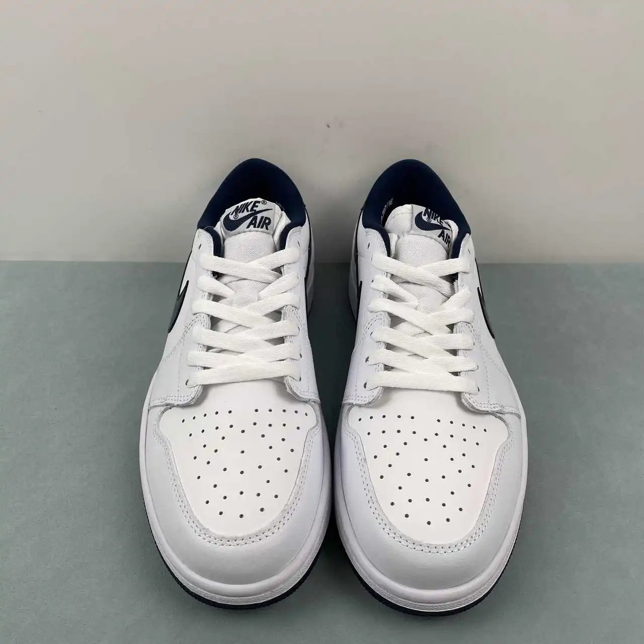 Air Jordan 1 Low FB9933-141 thumbnail 3