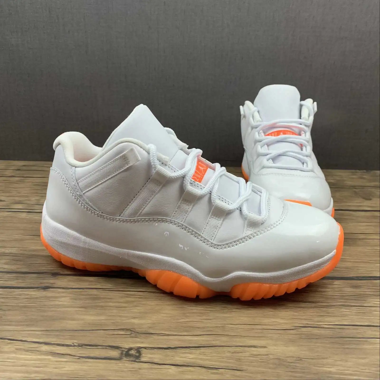 Air Jordan 11 AH7860-139 thumbnail 2
