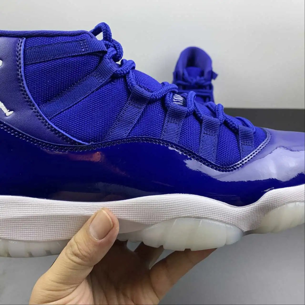 Air Jordan 11 AT7802-115 9