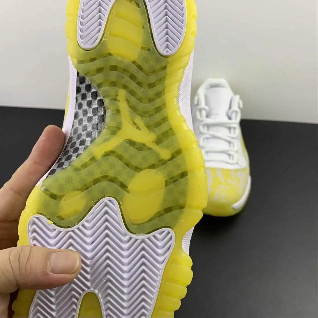 Air Jordan 11 AH7860-107 10