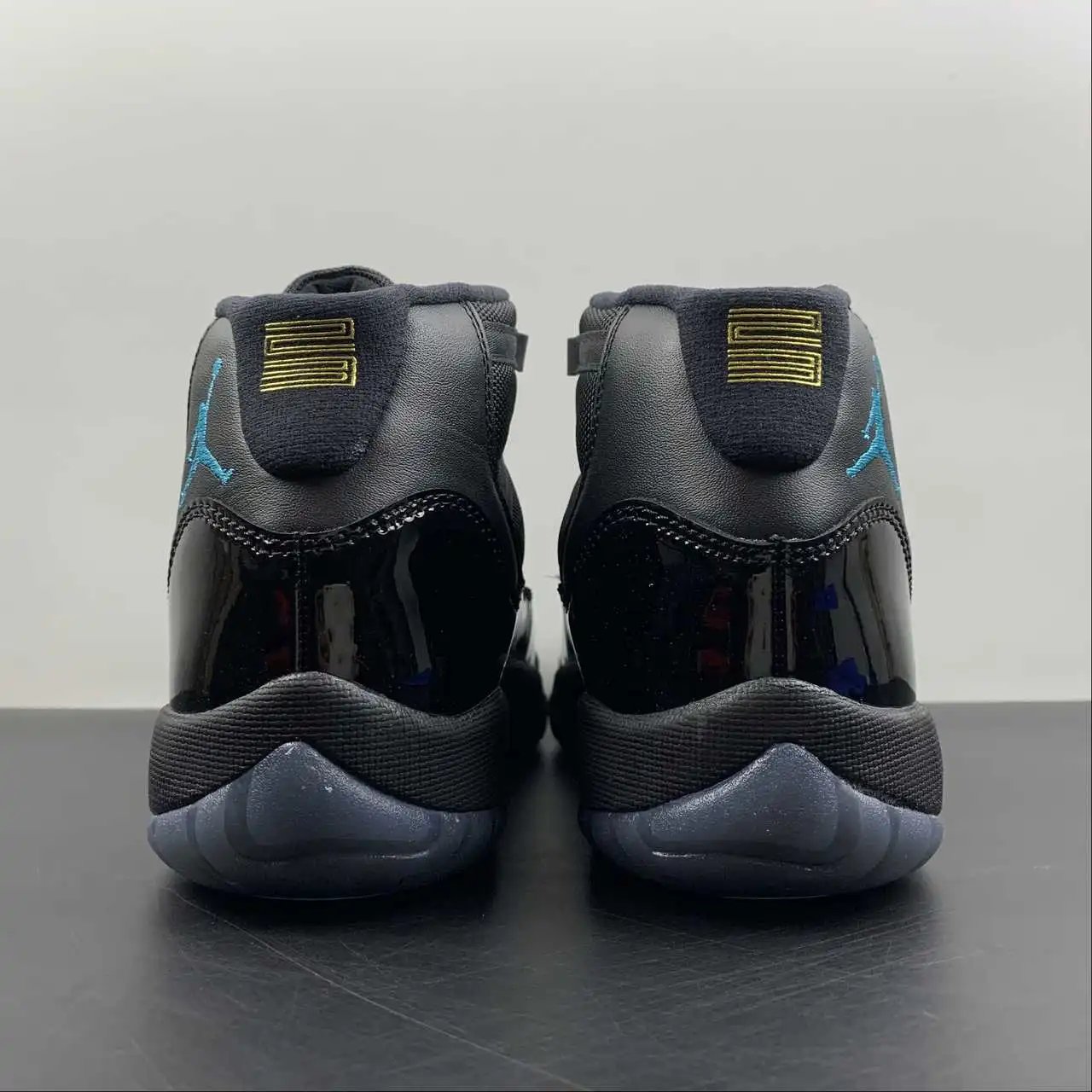 Air Jordan 11 378038-006 thumbnail 3