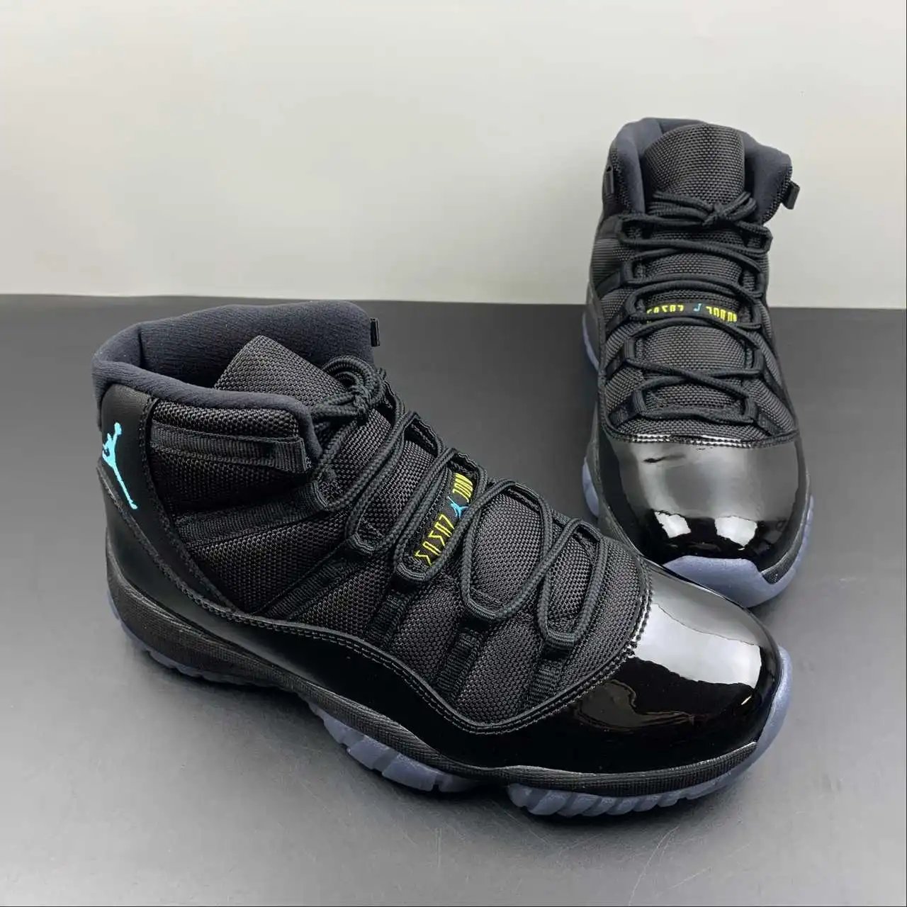 Air Jordan 11 378038-006 thumbnail 2