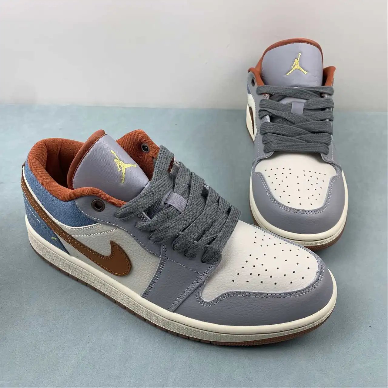 Air Jordan 1 Low FZ5045-091 thumbnail 2
