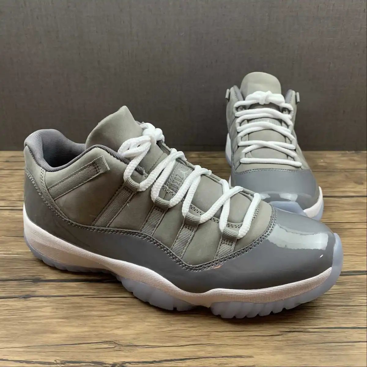 Air Jordan 11 528895-003 thumbnail 2