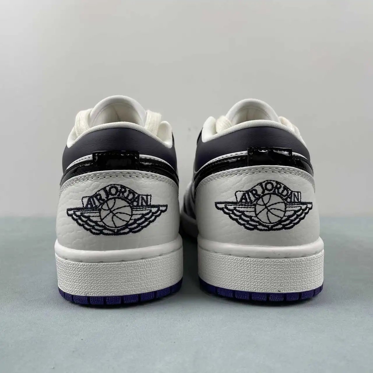 Air Jordan 1 Low HF5759-101 thumbnail 4