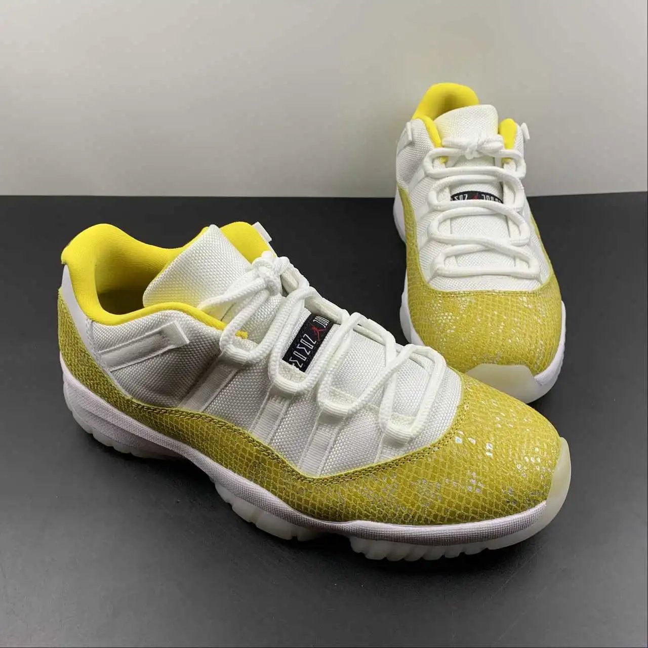 Air Jordan 11 AH7860-107 thumbnail 2