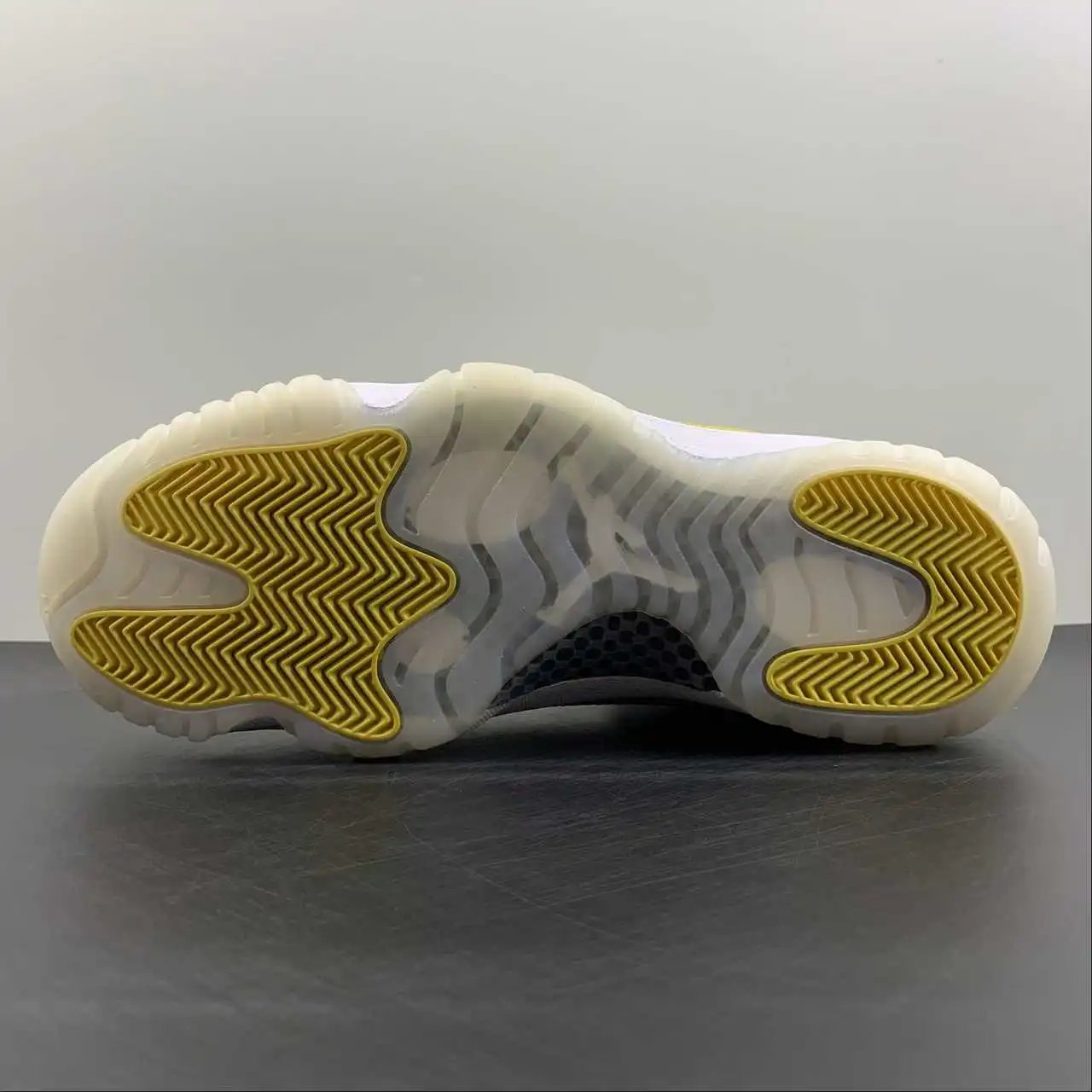 Air Jordan 11 AH7860-107 12