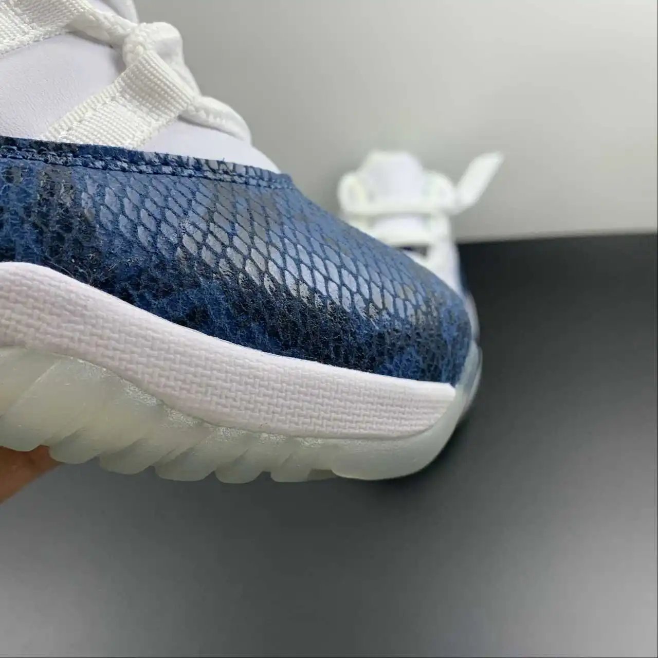 Air Jordan 11 CD6846-102 7