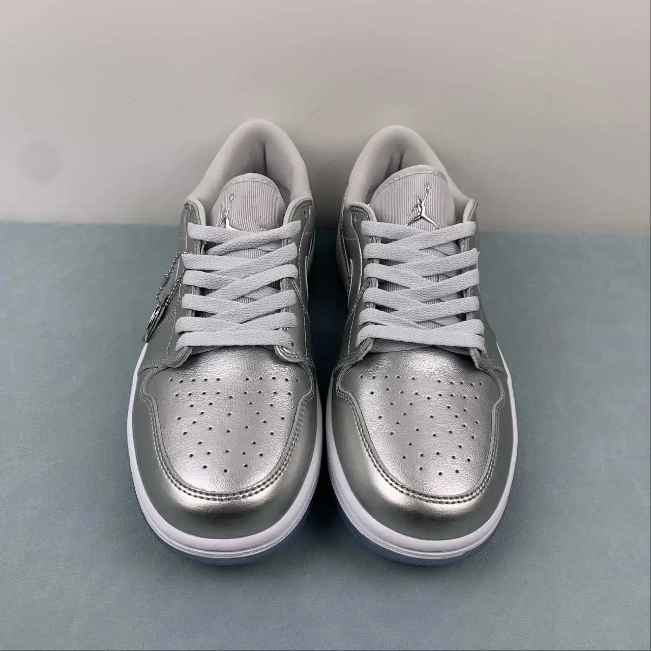 Air Jordan 1 Low FD6848-001 thumbnail 3