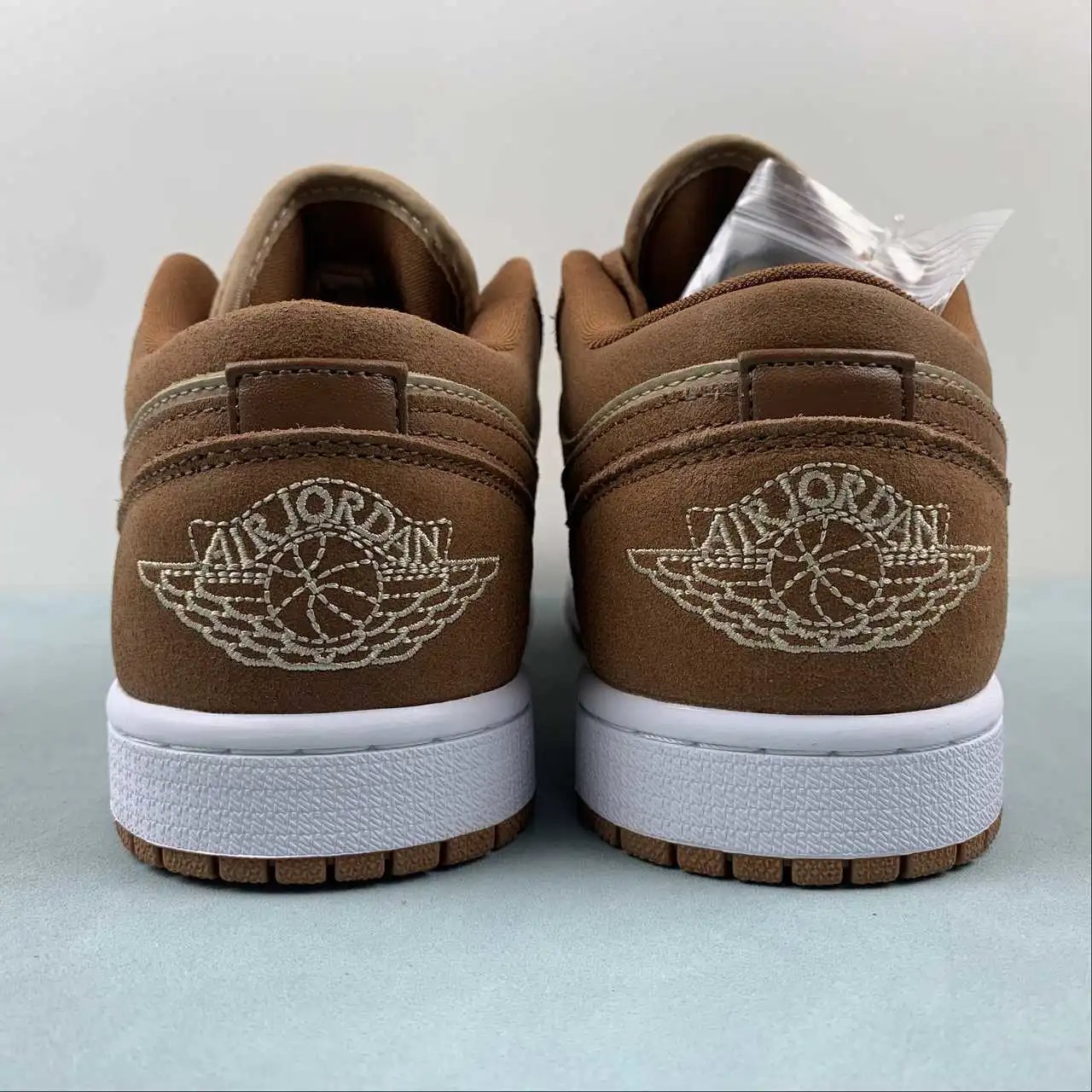 Air Jordan 1 Low FJ3453-200 thumbnail 4