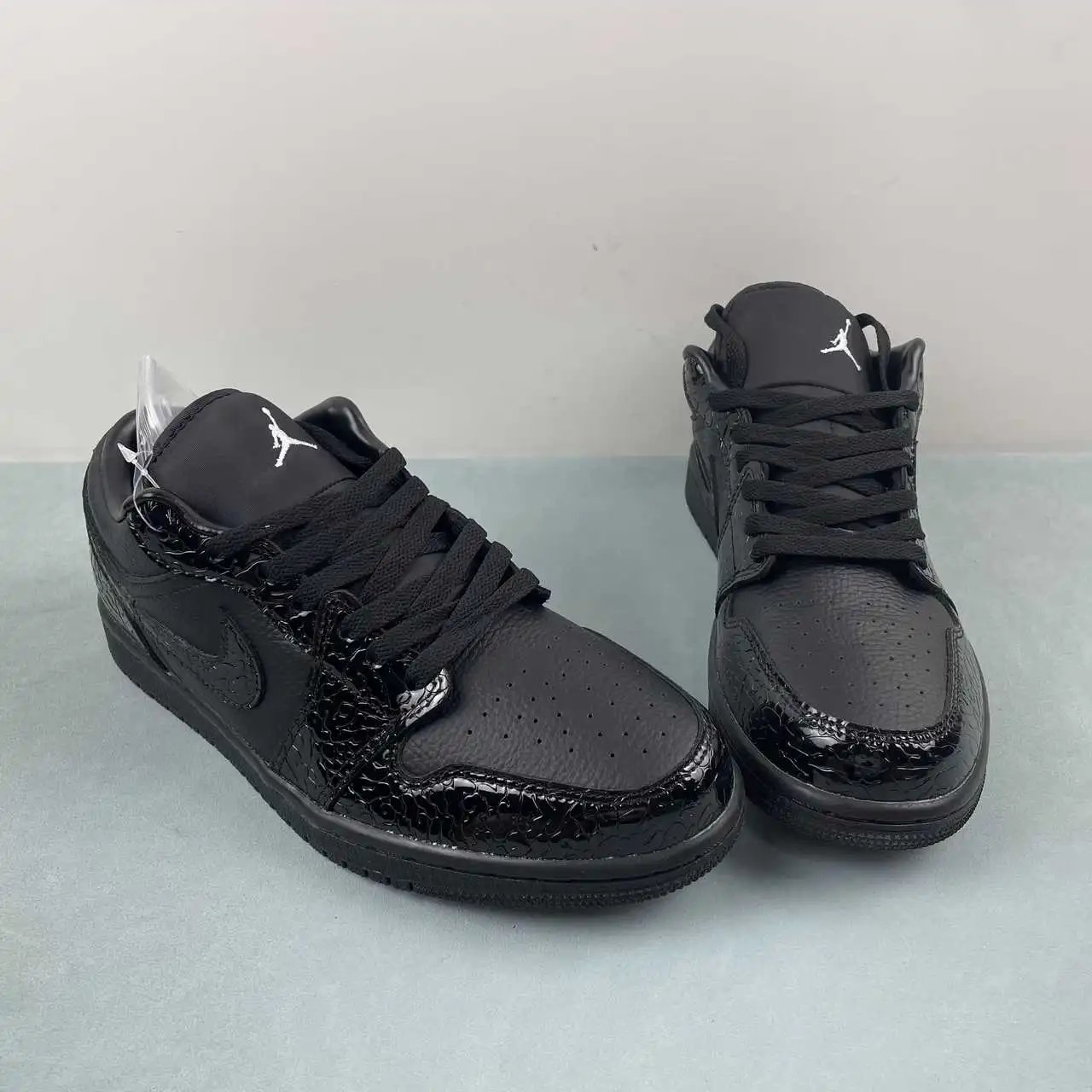 Air Jordan 1 Low HJ7743-010 thumbnail 2